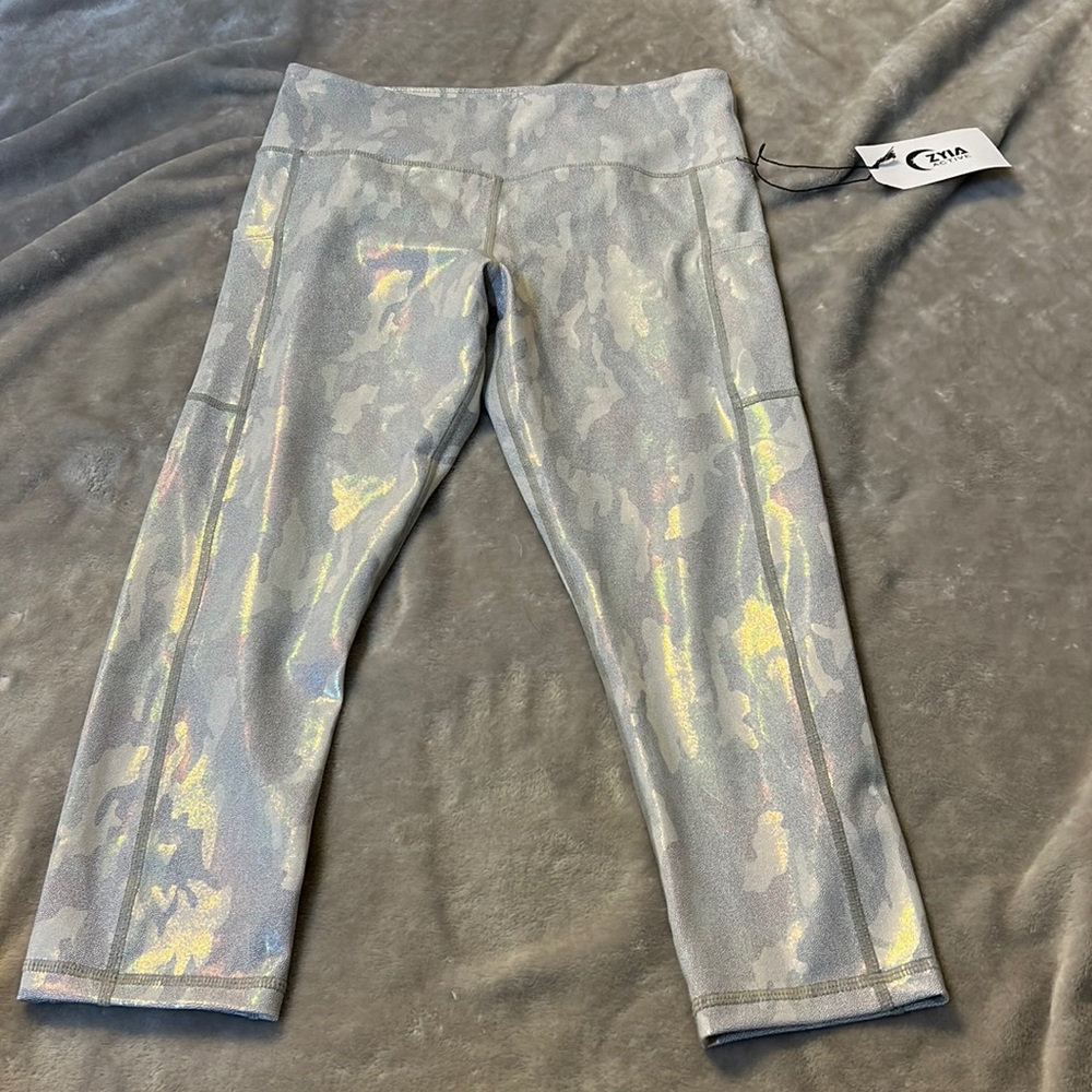 NWT zyia silver camo metallic light n tight Capri